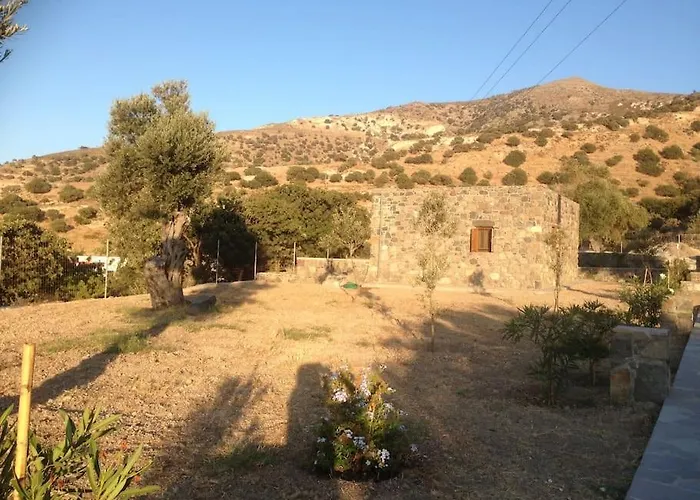 Semesterbostad Loutra Olive Garden Stone House #3 Mandrákion