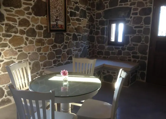 Loutra Olive Garden Stone House #3 בית נופש Mandrákion