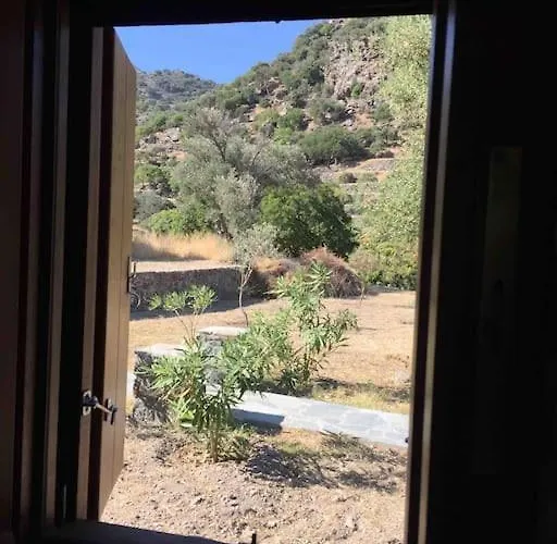 בית נופש Loutra Olive Garden Stone House #3 Mandrákion